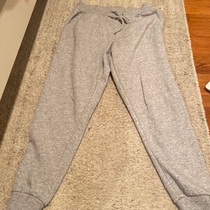 Esstive grey sweatpants